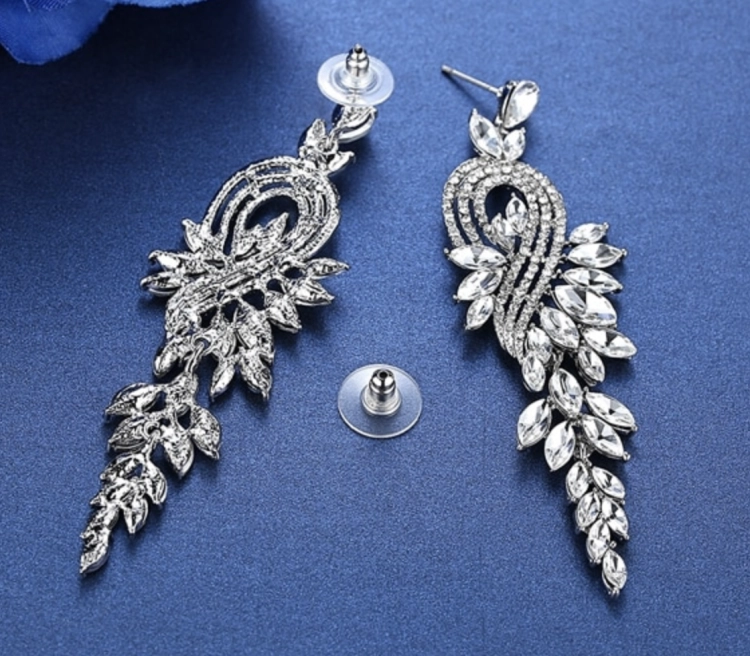Kolczyki srebrne z kryształkami długie eleganckie, kolczyki kryształki, kolczyki zdobne, ładne kolczyki na wesele, kolczyki na ślub, srebrne kolczyki z cyrkoniami, srebrne kolczyki,