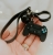 brelok, zawieszka, zawieszka do kluczy, ozdoba, gadżet, praktyczny, brelok z tworzywa, gumowy brelok, czarny brelok, pad, pad playstation, pad do gry, prezent dla niego, prezent dla chłopaka,