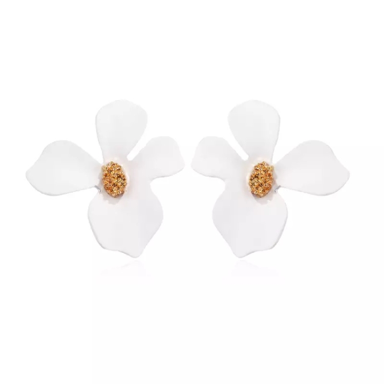 kolczyki, kolczyki z kwiatkiem, kwiat, kwiatuszki, flower, różyczka, metalowe kolczyki, płatki, białe kolczyki, białe płatki,, prezent, prezent dla niej, wesele, impreza, randka, modne,