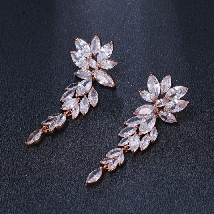 kolczyki, biżuteria, kolczyki rose gold, różowe złoto, kolczyki stalowe, stal,  kolczyki z cyrkoniami, kolczyki eleganckie, kolczyki wiszące, koczyki długie, kolczyki dla panny młodej, kolczyki na sylwestra, ślub,
