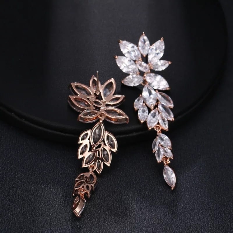 kolczyki, biżuteria, kolczyki rose gold, różowe złoto, kolczyki stalowe, stal,  kolczyki z cyrkoniami, kolczyki eleganckie, kolczyki wiszące, koczyki długie, kolczyki dla panny młodej, kolczyki na sylwestra, ślub,