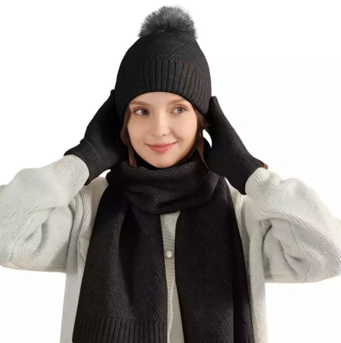 czapka, ciepła czapka, miła czapka, czapka z pomponem, czapka z szalikiem, czapka i szalik, zestaw czapka- szalik- rękawiczki, szalik, ciepły szalik, miły szalik,
