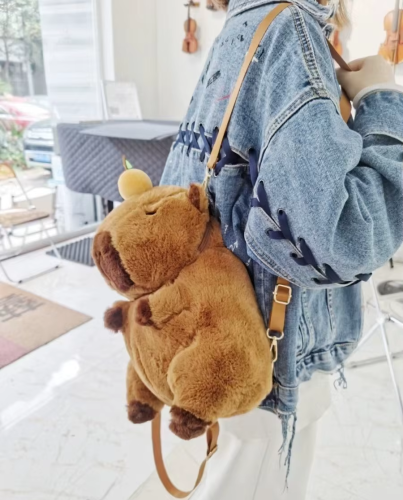 plecak kapibara, plecak z maskotką, plecak maskotka, plecak dla dziecka, plecak dl nastolatki, kapibara, plecak szkolny, plecak przedszkolny, plecak na wycieczki, plecak na lato