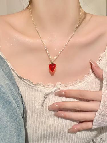 naszyjnik truskawka , naszyjnik cyrkonie, naszyjnik z zawieszką, naszyjnik cherry, naszyjnik, złoty naszyjnik, naszyjnik regulowany,  naszyjnik stalowy, stal, stal chirurgiczna, zawieszka, naszyjnik z zawieszką, naszyjnik ze stokrotką,