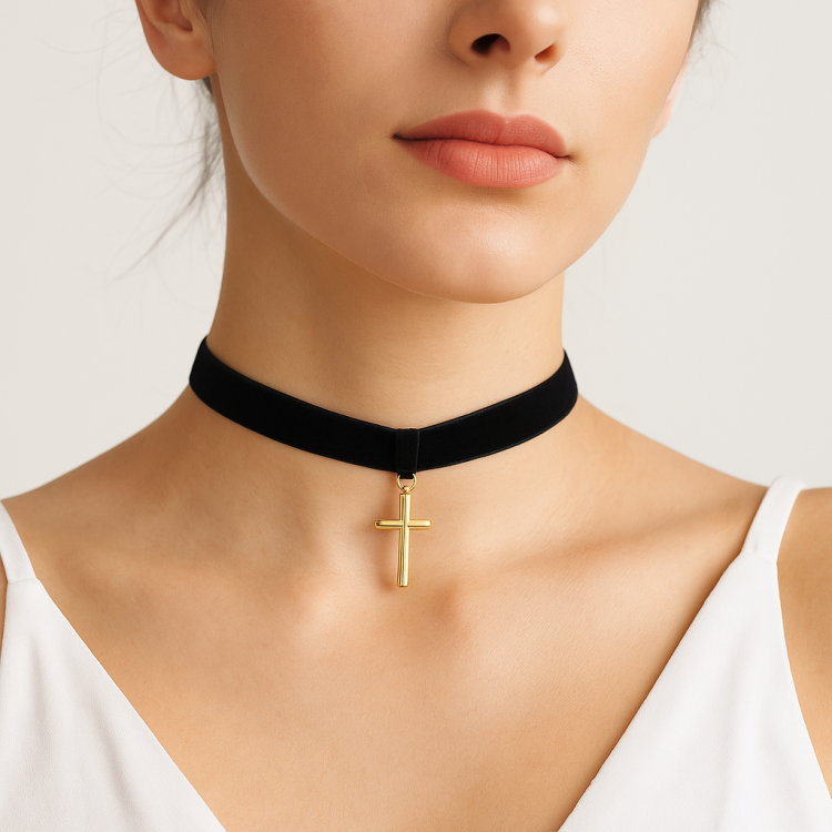 naszyjnik choker, krzyżyk krzyż czarna tasiemka na szyję rzemyk czarny na szyję, aksamitka naszyjnik,