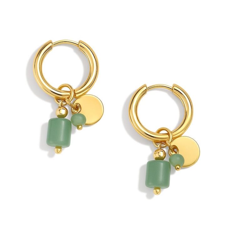 kolczyki koluszka z zawieszkami, kolczyki koła stalowe, kolczyki złote stalowe, kolczyki zielone, kolczyki z koralikami, kolczyki pastylki, możliwość zdejmowania i zmiany zawieszek na kolczykach, romantyczna biżuteria, modna biżuteria 2025