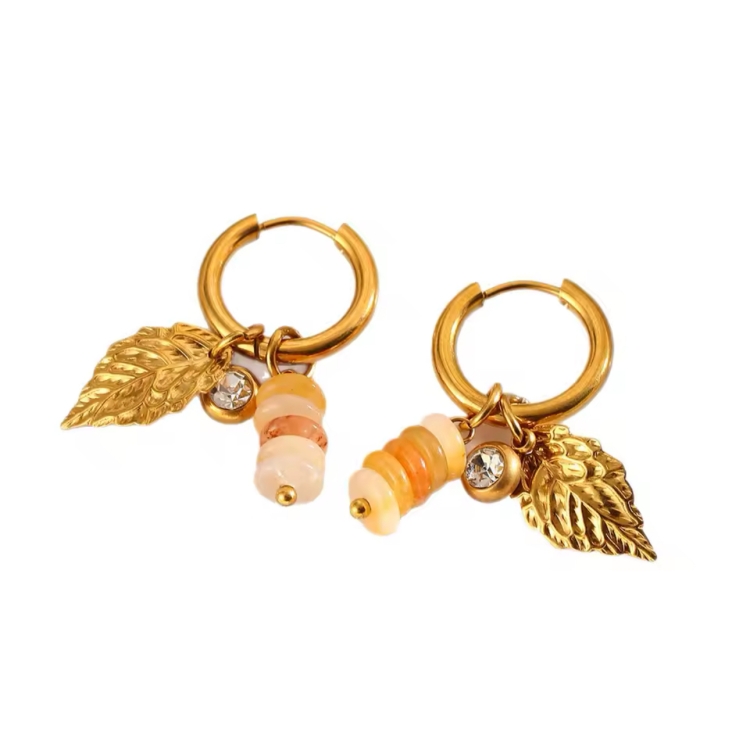 kolczyki koluszka z zawieszkami, kolczyki koła stalowe, kolczyki złote stalowe, kolczyki listki, kolczyki z koralikami, kolczyki pastylki, możliwość zdejmowania i zmiany zawieszek na kolczykach, romantyczna biżuteria, modna biżuteria 2025