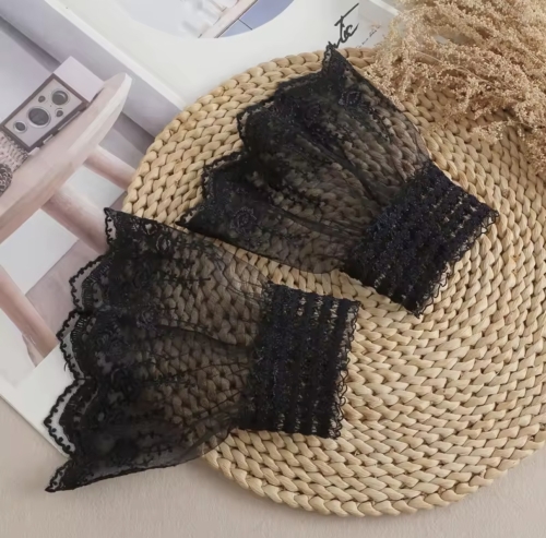 mankiety czarne, mankiety koronkowe, mankiety ozdobne, mankiety damskie, koronka vintage, mankiety gothic, mankiety do koszuli, ozdoba nadgarstka, falbanki koronka, dodatki gothic, dodatki vintage, Sajbazar