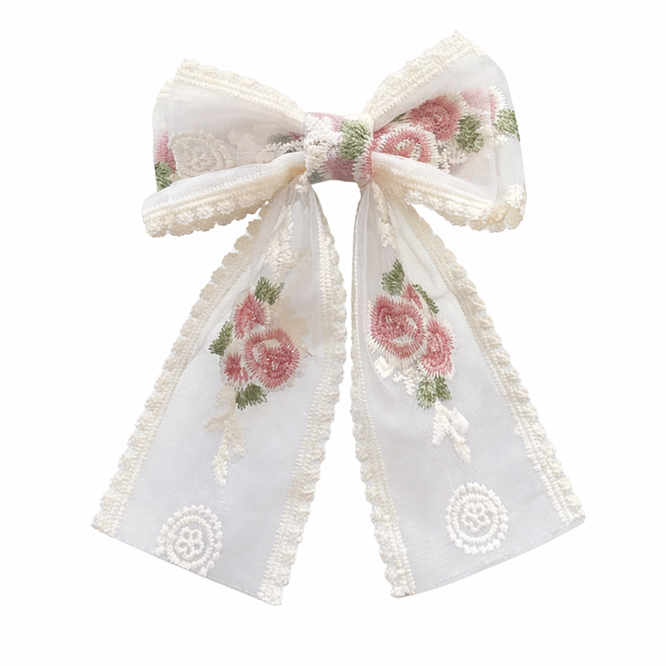 Spinka Kokarda Haftowana kremowa z kwiatuszkami romantyczna, spinka dla dziewczynki, spinka do włosów na komunię, spinka ozdobna na wesele, ozdobna kokardka do włosów z koronki, klamerka kokardka kremowa, kokardka w kwiatuszki