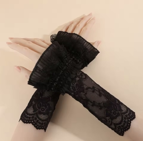 mankiety czarne, mankiety koronkowe, mankiety ozdobne, mankiety damskie, koronka vintage, mankiety gothic, mankiety do koszuli, ozdoba nadgarstka, falbanki koronka, dodatki gothic, dodatki vintage, Sajbazar