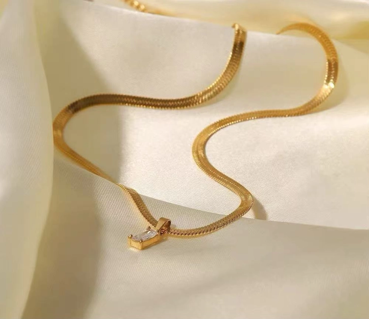 naszyjnik snake złoty stalowy, naszyjnik choker, naszyjnik złoty, naszyjnik choker, naszyjnik łańcuszek typu żmijka, naszyjnik elegancki, złoty naszyjnik celebrytka