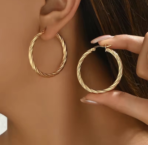 kolczyki koła złote stalowe, kolczyki twist, kolczyki stalowe, kolczyki koła, kolczyki duże koła, kolczyki twist, złote kolczyki na imprezę, kolczyki owalne