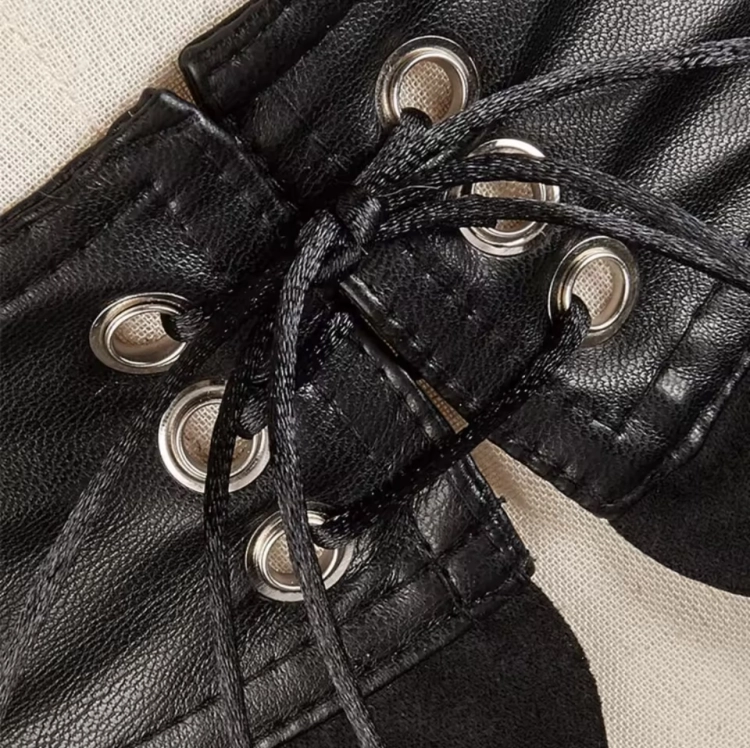 pasek spódniczka, szeroki pasek z falbanką, gorset, gorset damski, gorset na koszulę, czarny gorset, pasek sznurowany z falbanką, gorset w stylu gotyckim, gotycki, modna stylizacja, stylizacja na halloween, czarny pasek z baskinką, pasek do sukienki