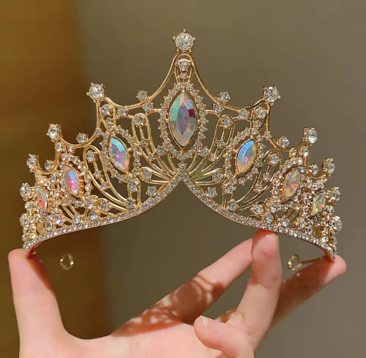 korona, diadem, złota korona, złoty diadem, biżuteria, królewska korona, korona z cyrkoniami, korona z kryształkami, korona na bal przebierańców, korona dla dziewczynki, korona na wieczór panieński, korona na urodziny, korona na bal, korona na wesele