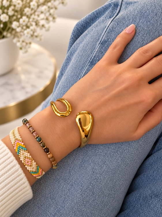 bransoletka ze stali, bransoletka mankiet, bransoletka szeroka sztywna, bransoletka modna, modna biżuteria, bransoletka cuff, bransoletka na żakiet, złota szeroka bransoletka, elegancka bransoletka, falowana bransoletka ze stali,